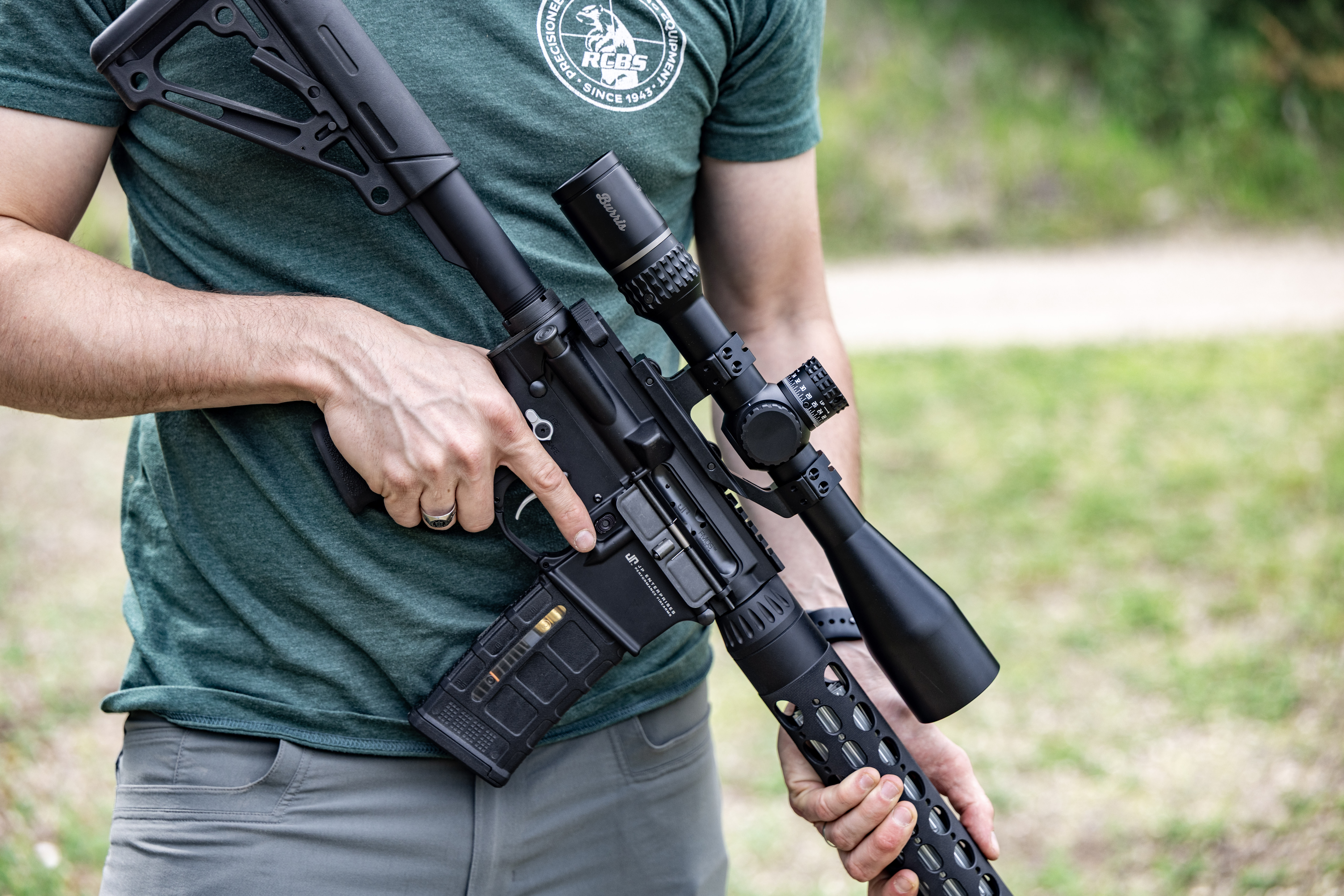 AR rifle with cantilever mount and scope